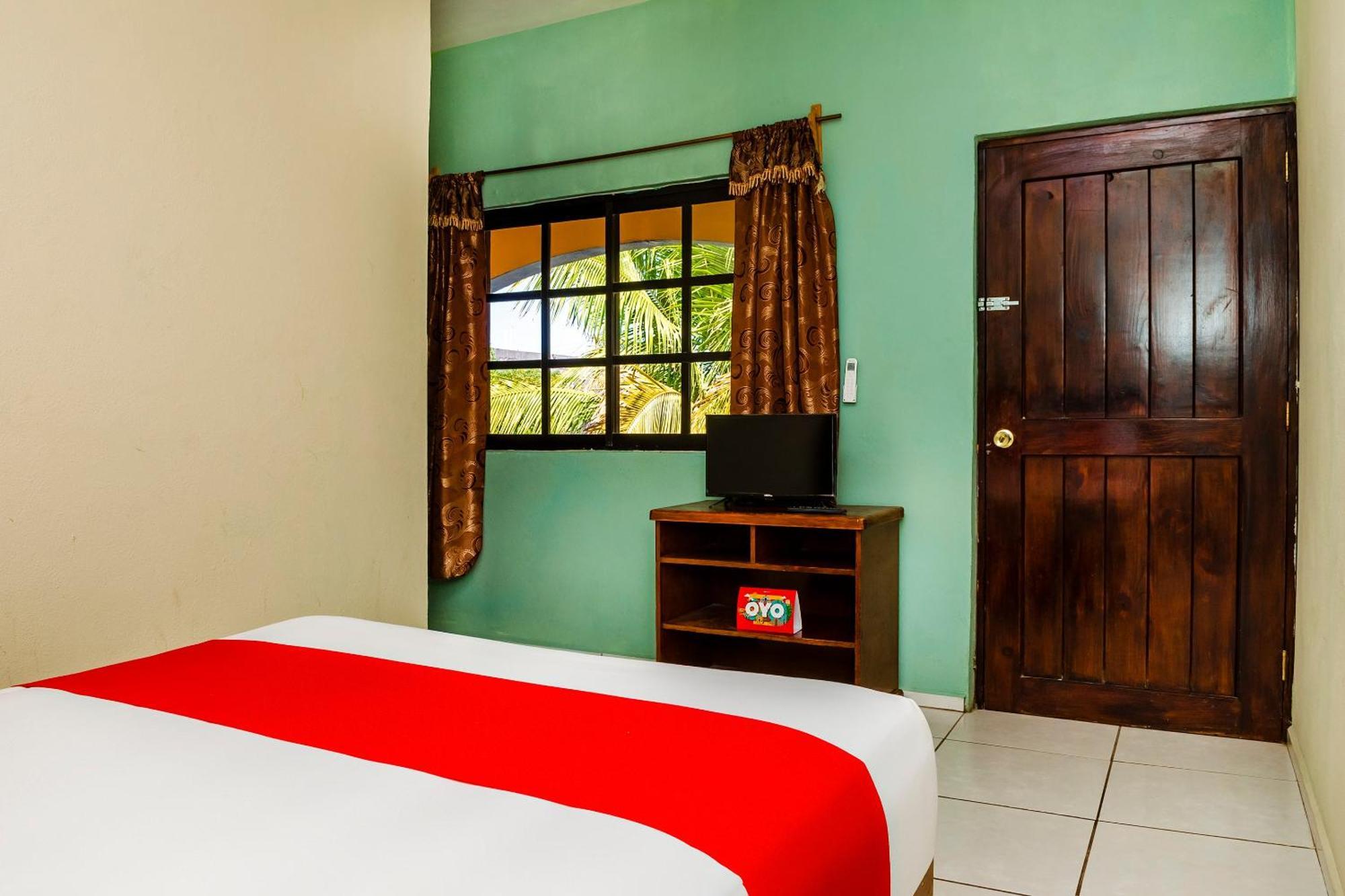 Oyo Hotel Miramar, Loreto Loreto  Extérieur photo